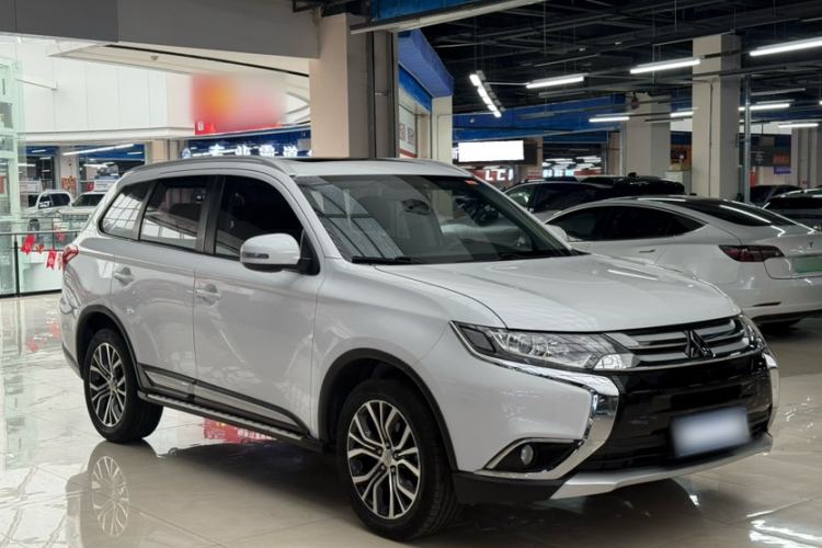 Used Mitsubishi Outlander 2018 2.0L Two-Wheel Drive Glory Edition 5 Seats Exterior 3