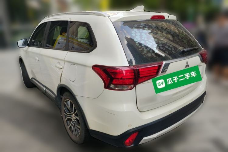 Used Mitsubishi Outlander 2018 2.0L Two-Wheel Drive Glory Edition 5 Seats Exterior 3