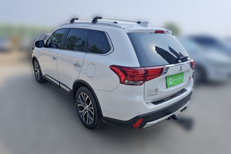 Used Mitsubishi Outlander 2018 2.4L 4x4 Luxury Edition 7-Seater Exterior 3