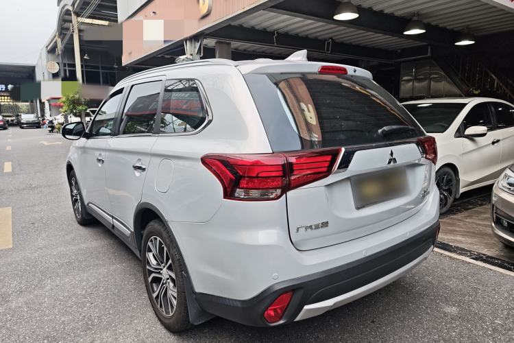 Used Mitsubishi Outlander 2018 2.4L 4x4 Elite Edition 5 Seats Exterior 3