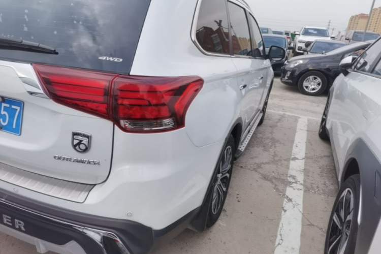 Used Mitsubishi Outlander 2018 2.4L 4x4 Elite Edition 5 Seats Exterior 3