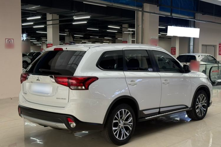 Used Mitsubishi Outlander 2018 2.0L Two-Wheel Drive Glory Edition 5 Seats Exterior 4