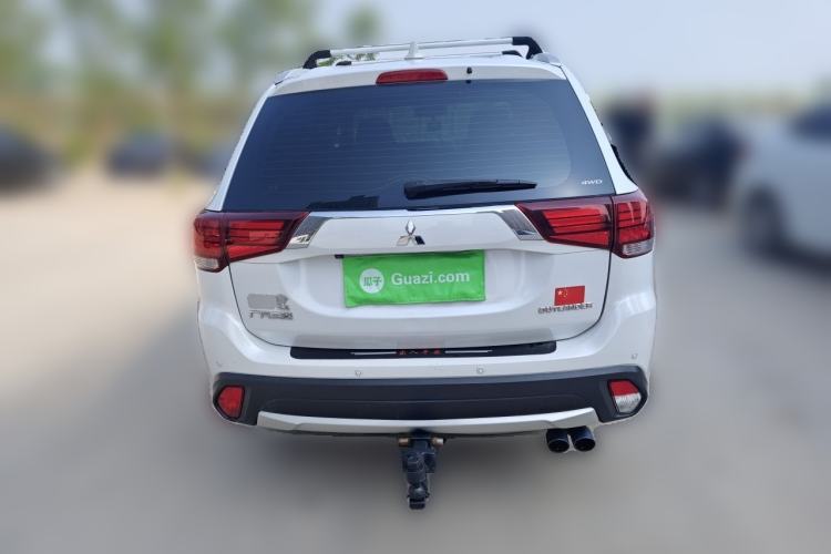 Used Mitsubishi Outlander 2018 2.4L 4x4 Luxury Edition 7-Seater Exterior 4