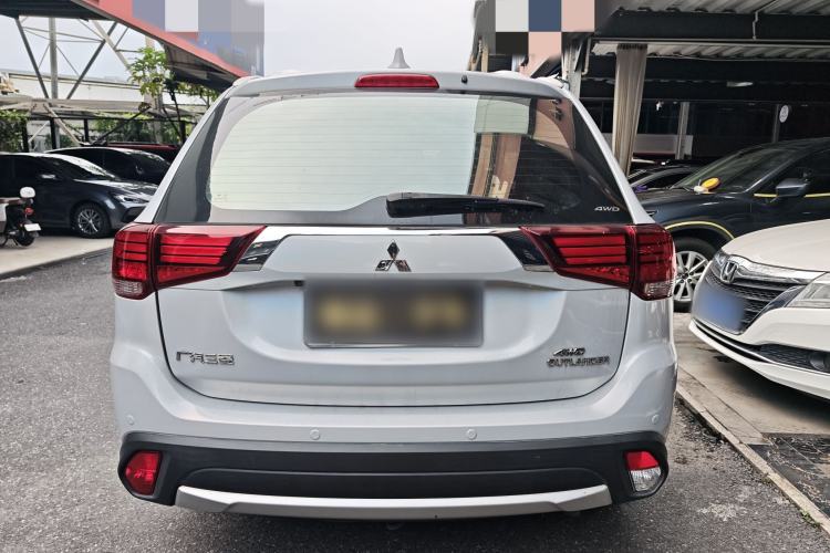 Used Mitsubishi Outlander 2018 2.4L 4x4 Elite Edition 5 Seats Exterior 4