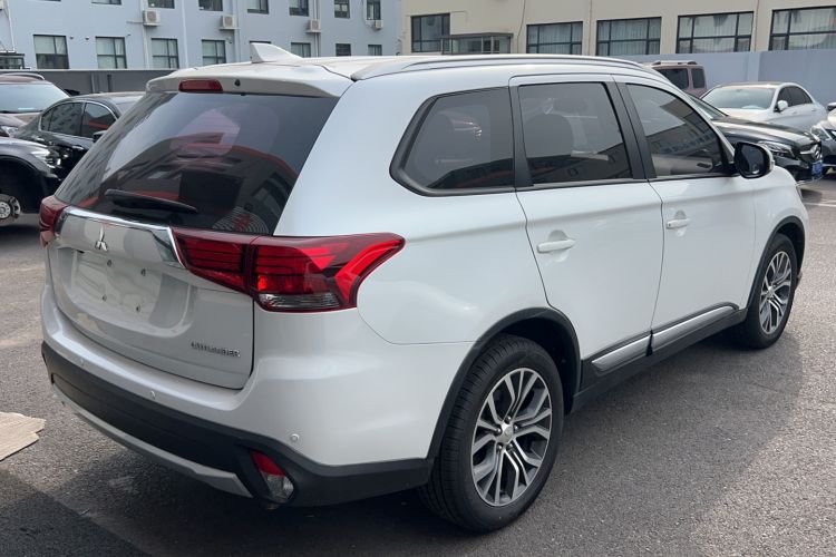 Used Mitsubishi Outlander 2018 2.0L Two-Wheel Drive Glory Edition 5 Seats Exterior 5