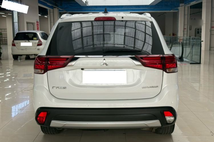 Used Mitsubishi Outlander 2018 2.0L Two-Wheel Drive Glory Edition 5 Seats Exterior 5
