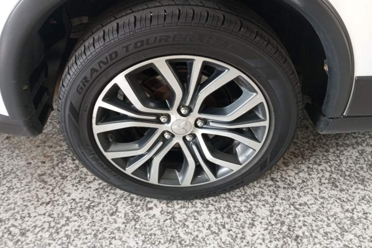 Used Mitsubishi Outlander 2018 2.4L 4x4 Elite Edition 5 Seats Exterior 5