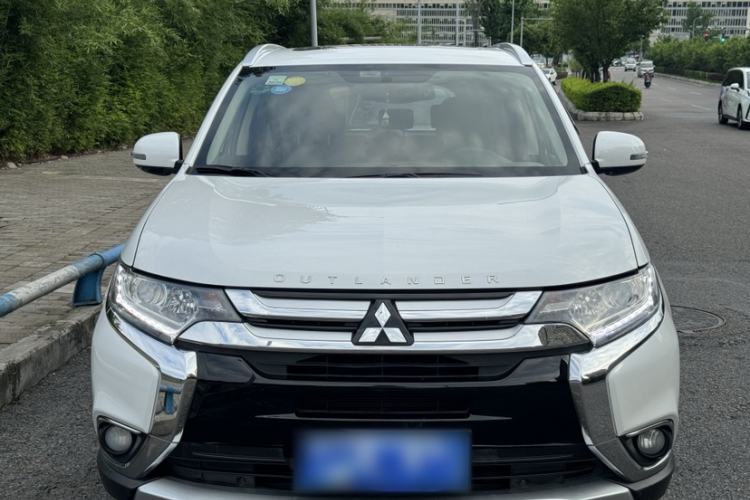 Used Mitsubishi Outlander 2018 2.0L Two-Wheel-Drive Jiale Edition 7-Seater Exterior 5