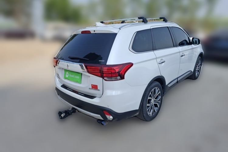 Used Mitsubishi Outlander 2018 2.4L 4x4 Luxury Edition 7-Seater Exterior 5