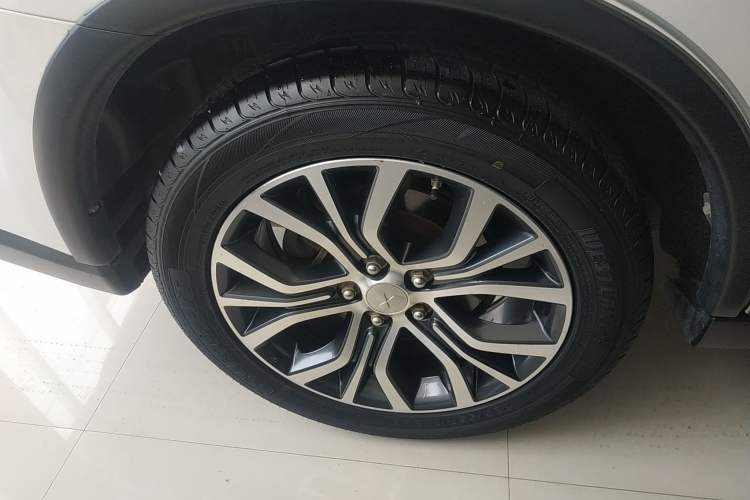 Used Mitsubishi Outlander 2018 2.0L Two-Wheel-Drive Jiale Edition 7-Seater Exterior 5