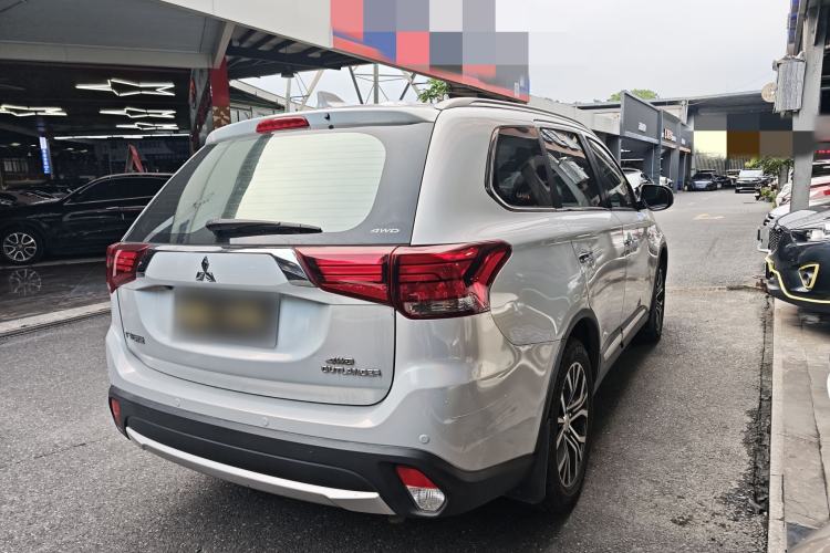 Used Mitsubishi Outlander 2018 2.4L 4x4 Elite Edition 5 Seats Exterior 5