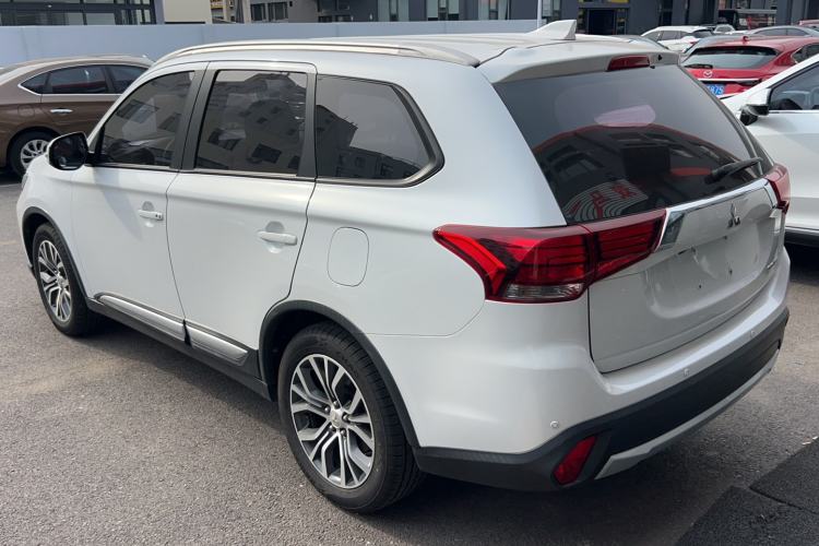 Used Mitsubishi Outlander 2018 2.0L Two-Wheel Drive Glory Edition 5 Seats Exterior 6