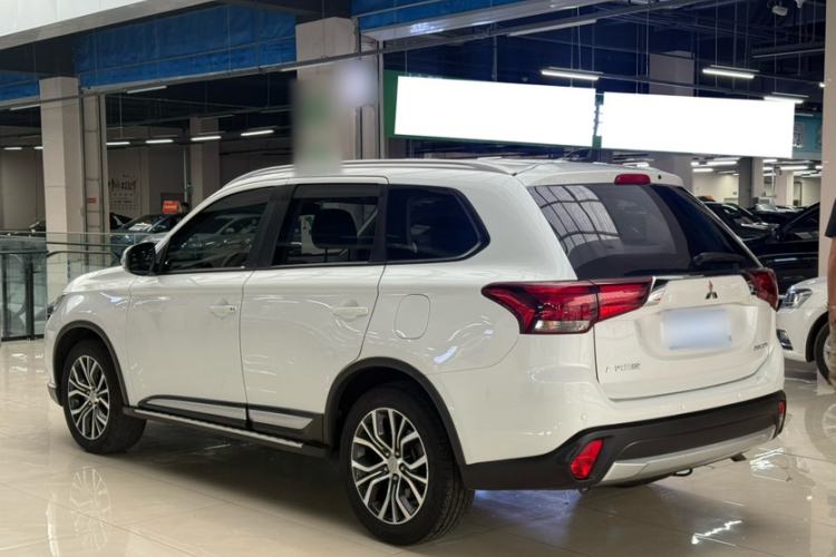 Used Mitsubishi Outlander 2018 2.0L Two-Wheel Drive Glory Edition 5 Seats Exterior 6