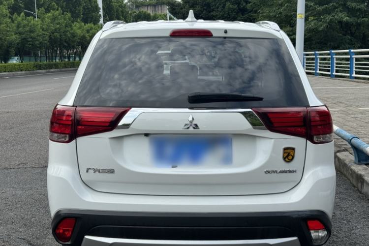 Used Mitsubishi Outlander 2018 2.0L Two-Wheel-Drive Jiale Edition 7-Seater Exterior 6