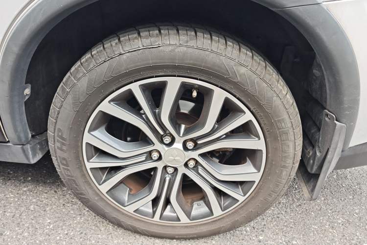 Used Mitsubishi Outlander 2018 2.4L 4x4 Elite Edition 5 Seats Exterior 6