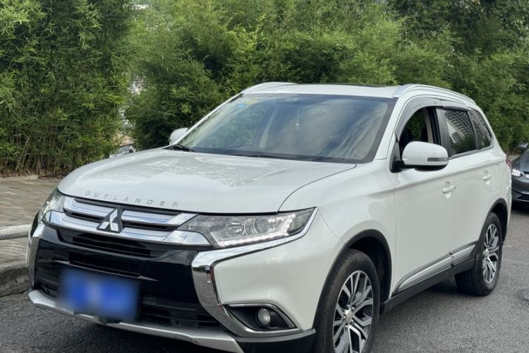Used Mitsubishi Outlander 2018 2.0L Two-Wheel-Drive Jiale Edition 7-Seater Exterior 8