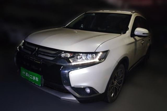 Ojetý Mitsubishi Outlander 2.0L Front-Wheel Drive 7-Seater Jiale