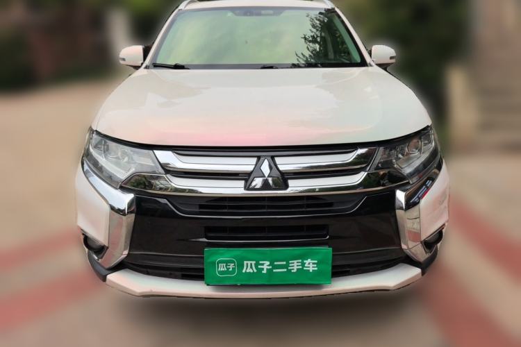 Used Mitsubishi Outlander 2018 2.4L 4x4 Luxury Edition 7-Seater Front