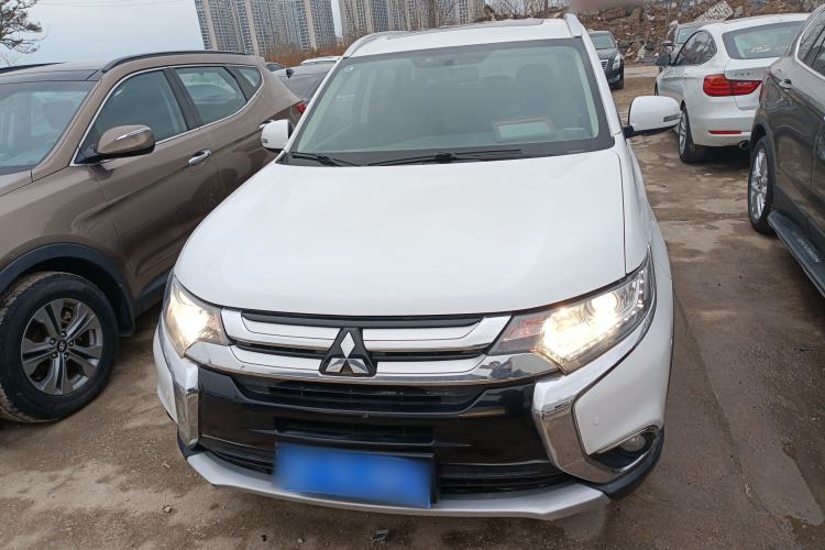 Used Mitsubishi Outlander 2018 2.0L Two-Wheel Drive Glory Edition 5 Seats Front