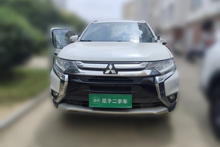 Used Mitsubishi Outlander 2018 2.0L Two-Wheel Drive Glory Edition 5 Seats Front