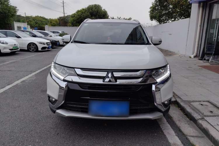 Used Mitsubishi Outlander 2018 2.0L Two-Wheel Drive Glory Edition 5 Seats Front