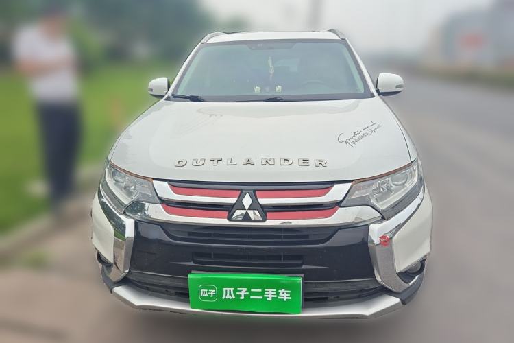 Used Mitsubishi Outlander 2018 2.0L Two-Wheel-Drive Jiale Edition 7-Seater Front