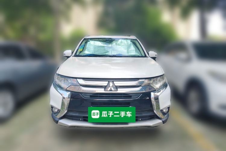 Used Mitsubishi Outlander 2018 2.4L 4x4 Luxury Edition 7-Seater Front