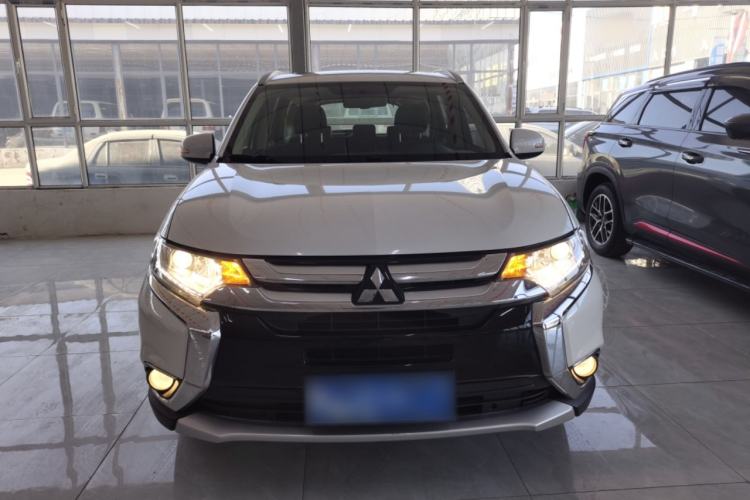 Used Mitsubishi Outlander 2018 2.0L Two-Wheel Drive Glory Edition 5 Seats Front