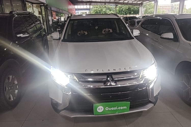 Used Mitsubishi Outlander 2018 2.0L Two-Wheel Drive Glory Edition 5 Seats Front