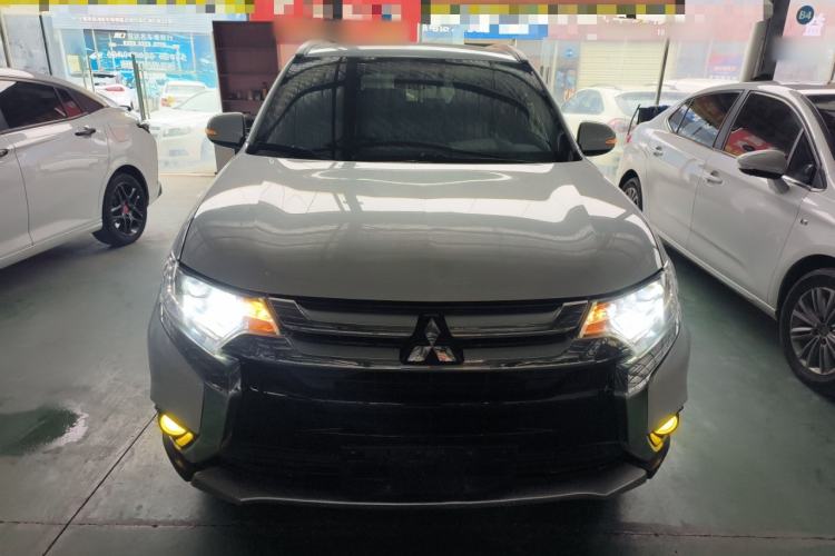Used Mitsubishi Outlander 2018 2.0L Two-Wheel Drive Glory Edition 5 Seats Front