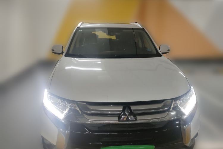 Used Mitsubishi Outlander 2018 2.0L Two-Wheel Drive Glory Edition 5 Seats Front