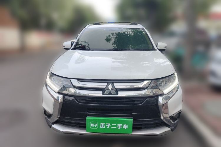 Used Mitsubishi Outlander 2018 2.4L 4x4 Luxury Edition 7-Seater Front