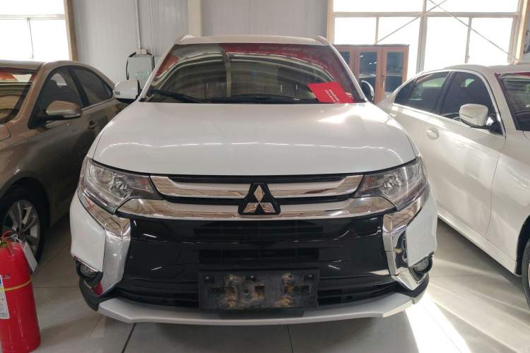 Used Mitsubishi Outlander 2018 2.0L Two-Wheel Drive Glory Edition 5 Seats Front