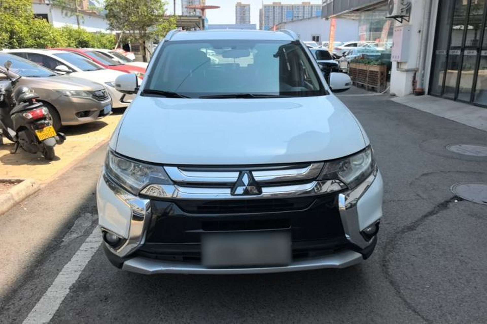 Used Mitsubishi Outlander 2018 2.0L Two-Wheel-Drive Jiale Edition 7-Seater Front
