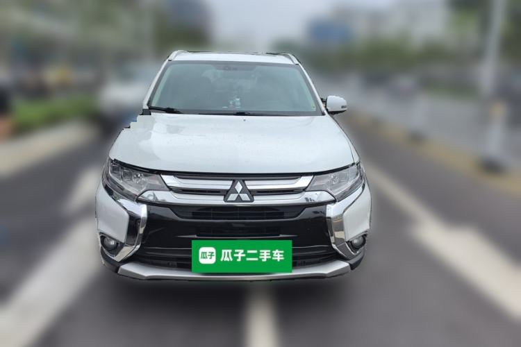 Used Mitsubishi Outlander 2018 2.4L 4x4 Luxury Edition 7-Seater Front