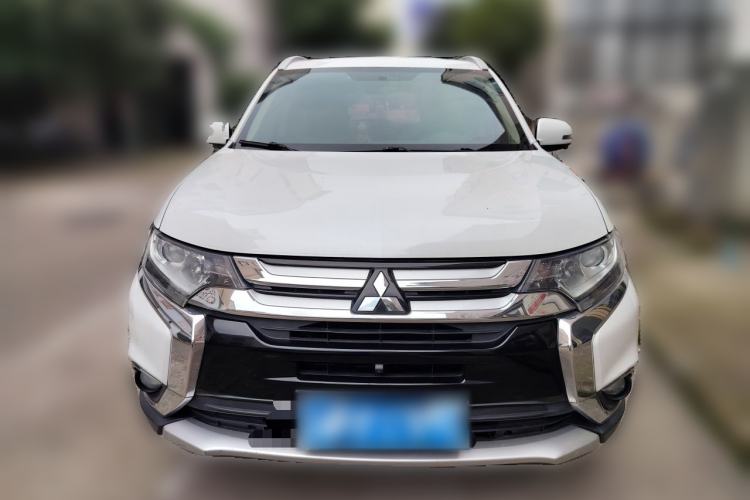 Used Mitsubishi Outlander 2018 2.0L Two-Wheel Drive Glory Edition 5 Seats Front