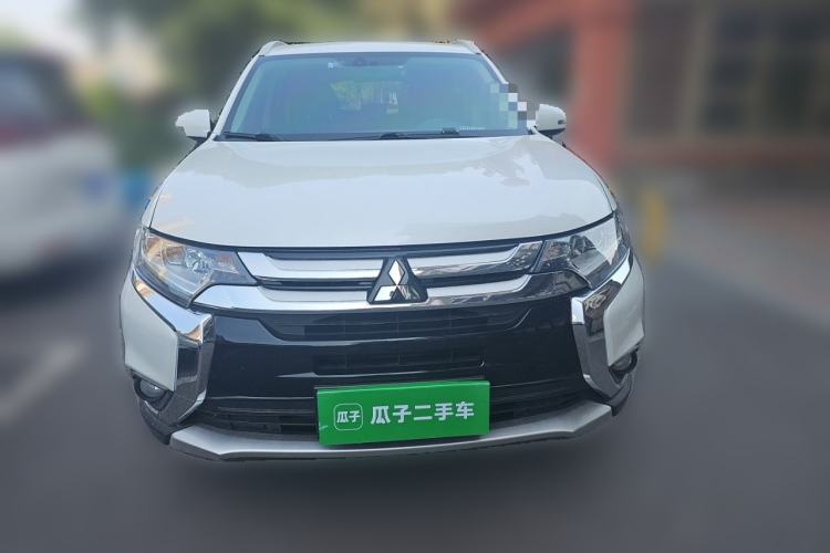 Used Mitsubishi Outlander 2018 2.4L 4x4 Luxury Edition 7-Seater Front
