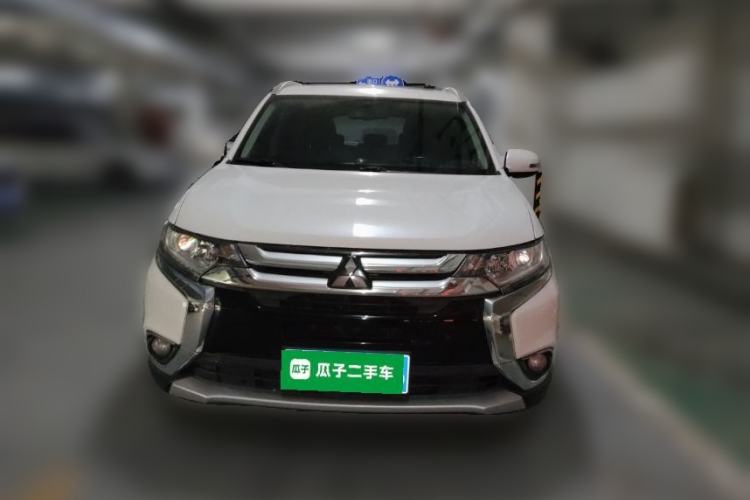 Used Mitsubishi Outlander 2018 2.0L Two-Wheel Drive Glory Edition 5 Seats Front