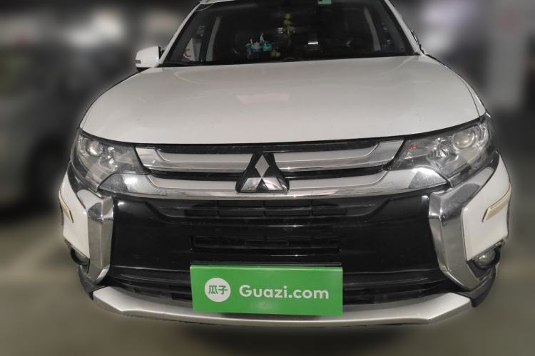 Used Mitsubishi Outlander 2018 2.0L Two-Wheel Drive Glory Edition 5 Seats Front