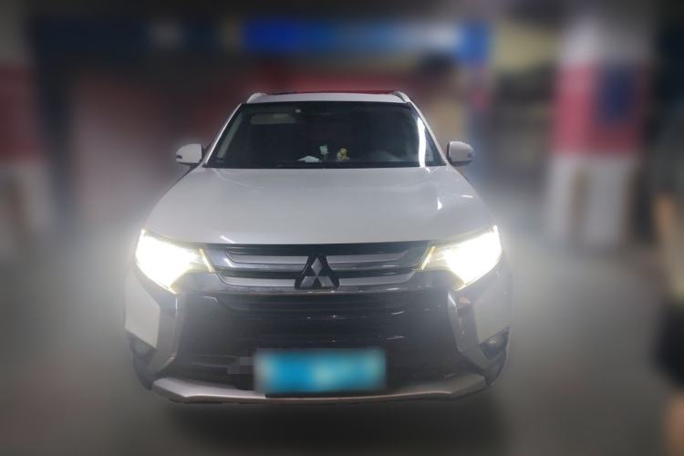 Used Mitsubishi Outlander 2018 2.4L 4x4 Luxury Edition 7-Seater Front