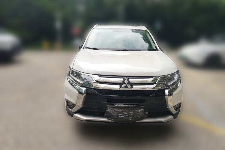 Used Mitsubishi Outlander 2018 2.4L 4x4 Luxury Edition 7-Seater Front