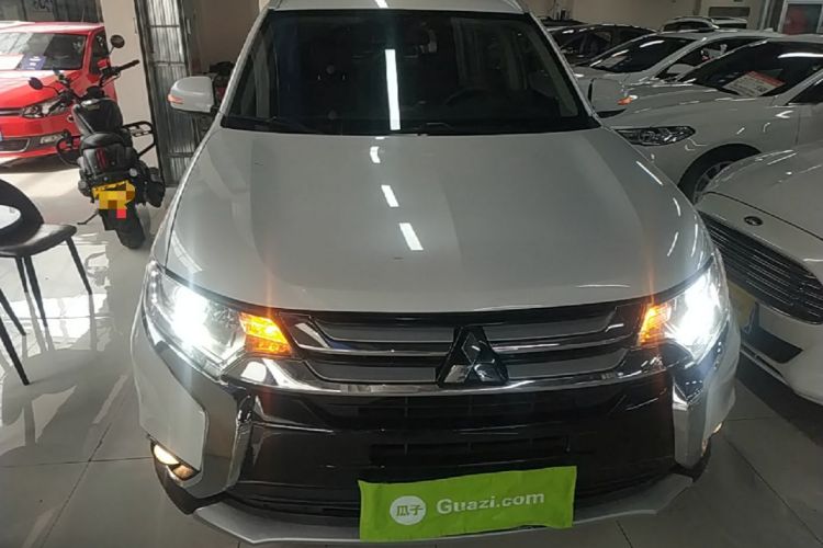 Used Mitsubishi Outlander 2018 2.0L Two-Wheel Drive Glory Edition 5 Seats Front