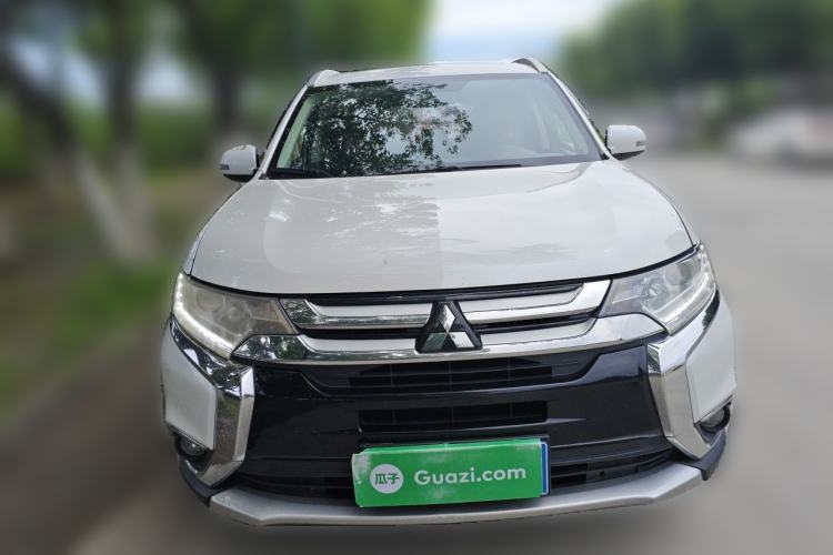 Used Mitsubishi Outlander 2018 2.0L Two-Wheel Drive Glory Edition 5 Seats Front