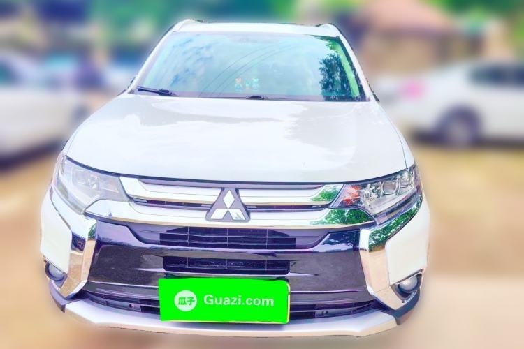 Used Mitsubishi Outlander 2018 2.4L 4x4 Luxury Edition 7-Seater Front