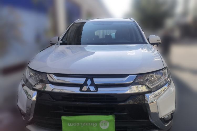 Used Mitsubishi Outlander 2018 2.0L Two-Wheel Drive Glory Edition 5 Seats Front