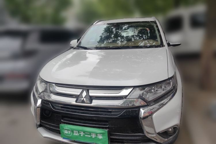 Used Mitsubishi Outlander 2018 2.4L 4x4 Luxury Edition 7-Seater Front