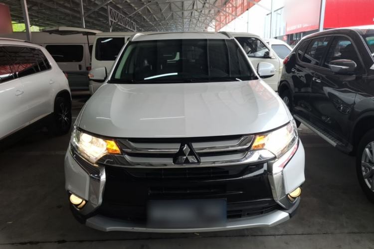Used Mitsubishi Outlander 2018 2.0L Two-Wheel Drive Glory Edition 5 Seats Front