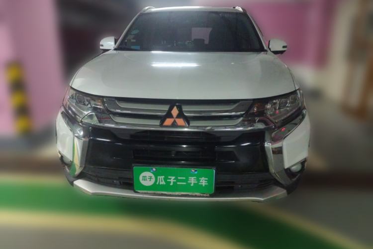Used Mitsubishi Outlander 2018 2.4L 4x4 Luxury Edition 7-Seater Front