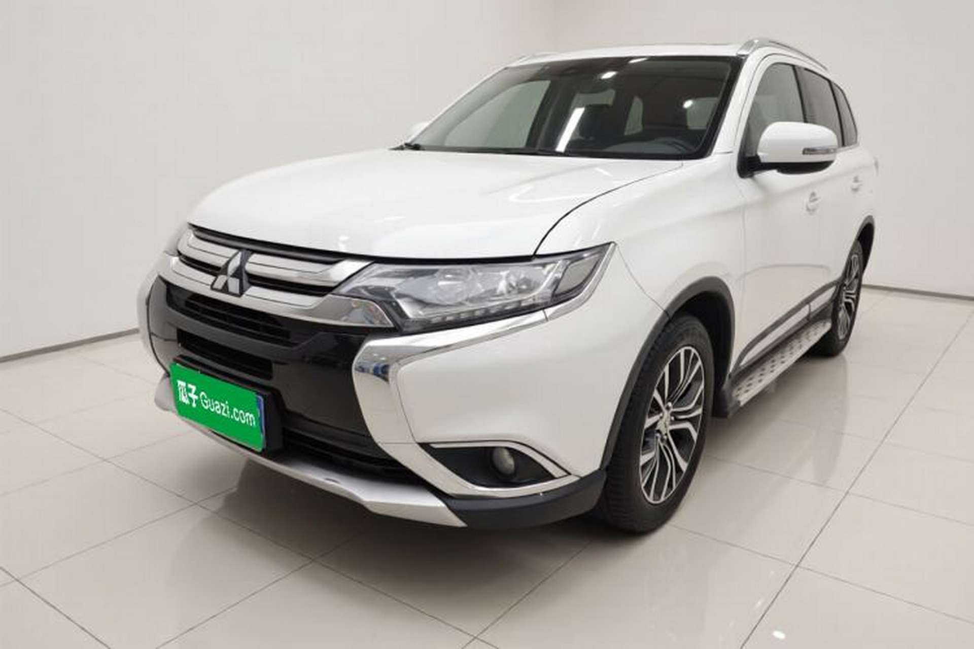 Used Mitsubishi Outlander 2018 2.4L 4x4 Elite Edition 5 Seats Front Left 45 Deg