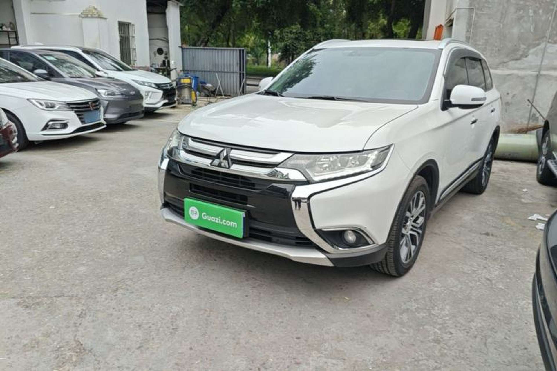 Used Mitsubishi Outlander 2018 2.4L 4x4 Elite Edition 5 Seats Front Left 45 Deg